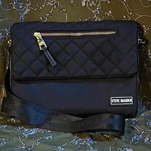 Steve Madden Crossbody Bag
Womens Black Gold Quilted Nylon
Adjustable Strap